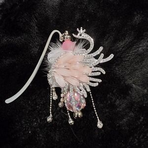 Elegant Silver and Pink Swan Brooch